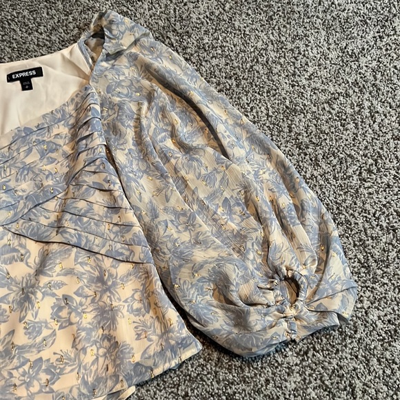 express balloon sleeve blouse - Picture 3 of 5